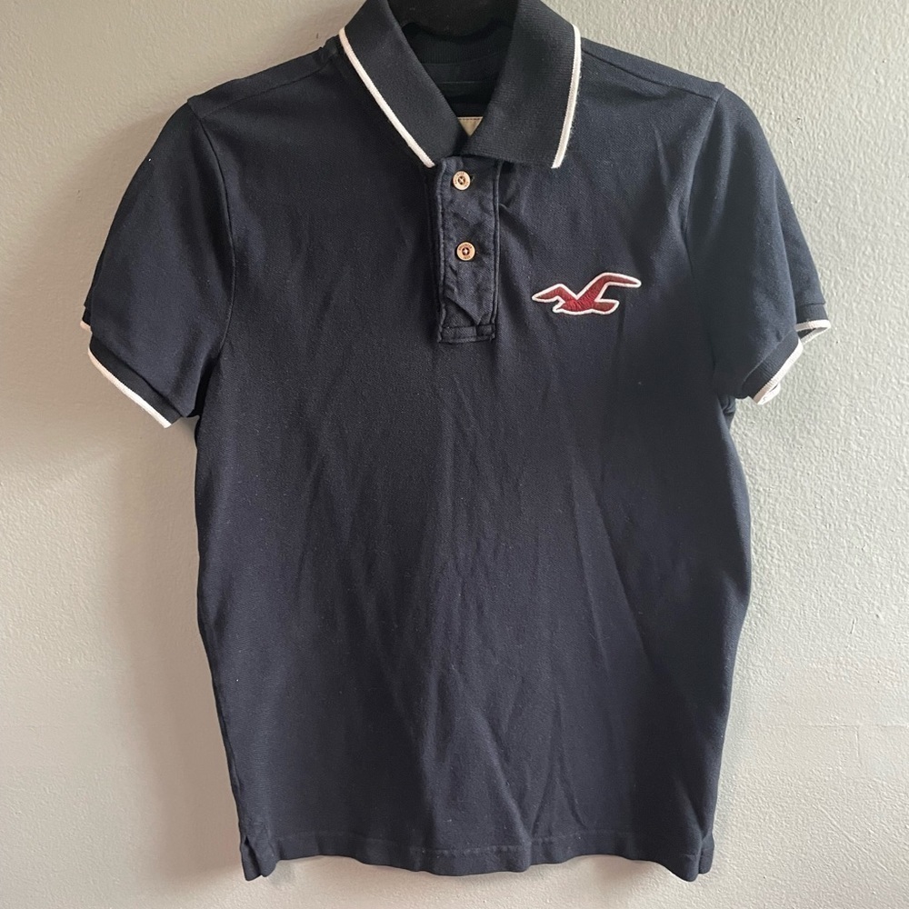 Hollister preppy polo shirt navy blue with white trim. Size small.